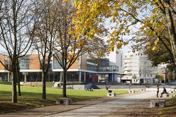 Bibiliothèque de l'université de Saint-Quentin-en-Yvelines
