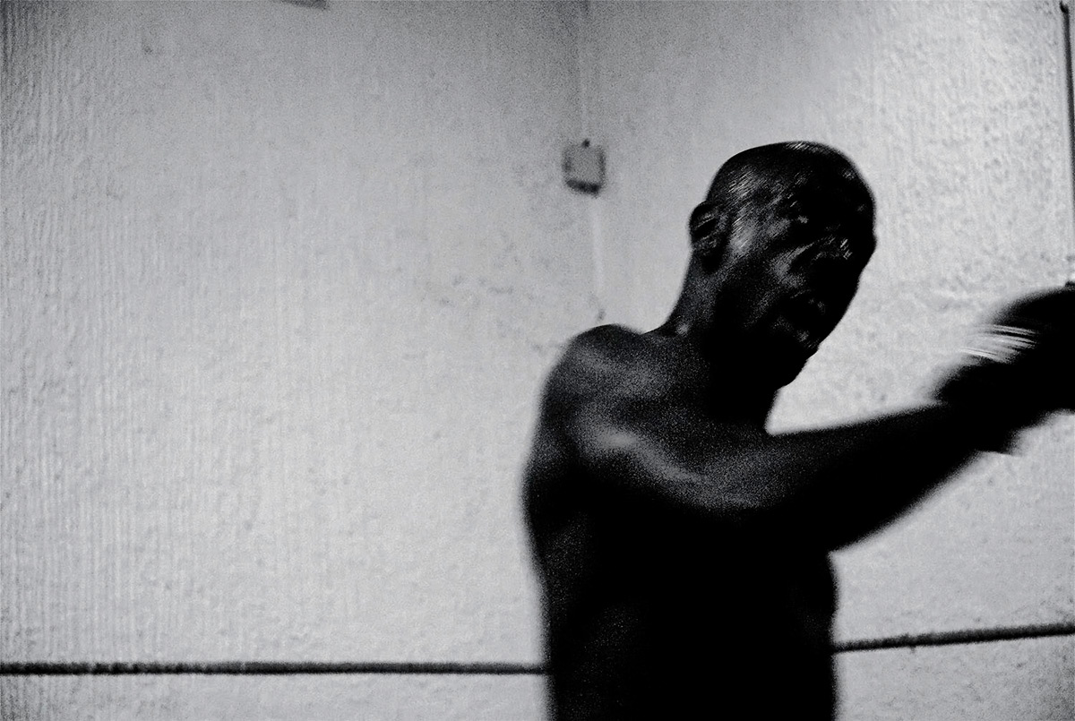 Boxeur frappe du droit