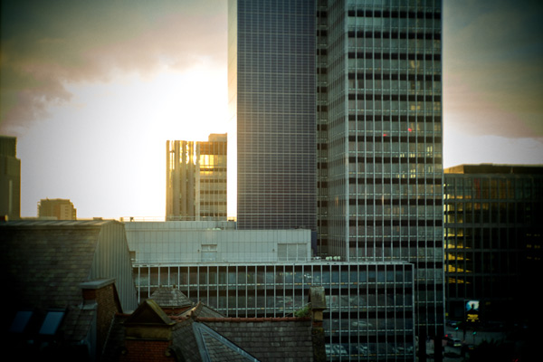 Manchester, le tramway et les immeubles