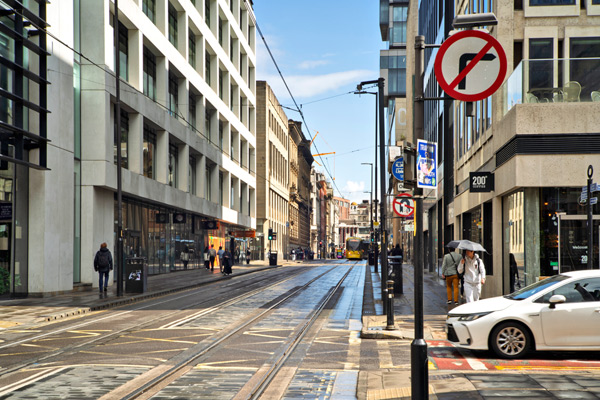 Manchester, le tramway et les immeubles