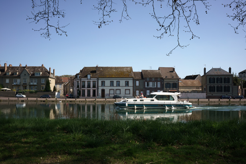 Place de village dans l'Yonne