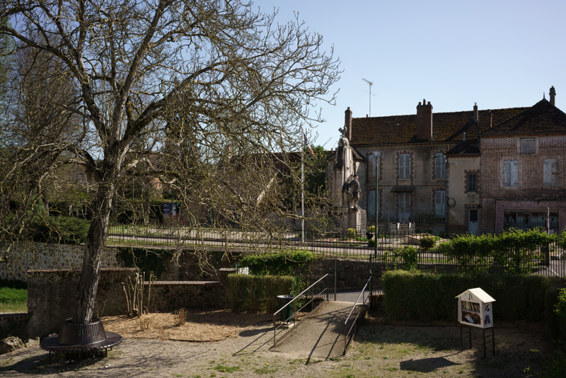 Place de village dans l'Yonne